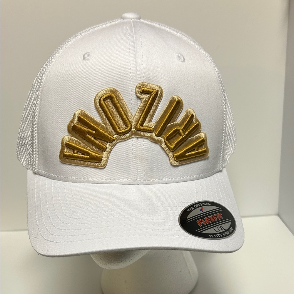NWT White Flexfit Hat with Gold Arizona 3d patch 🖤